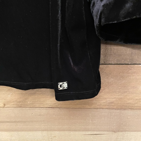 Calvin Klein Women's Black Velvet Top - Picture 3 of 10